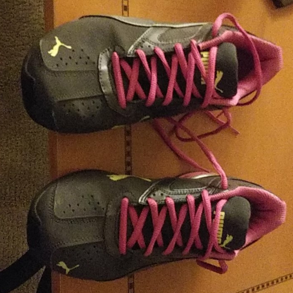 Women's Puma Tennis Shoes